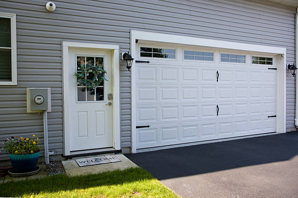 24/7 Emergency Garage Door Panel Replacement experts in Mission Hills, CA